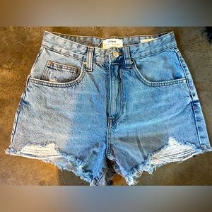 Cotton on high rise mom shorts. size 4